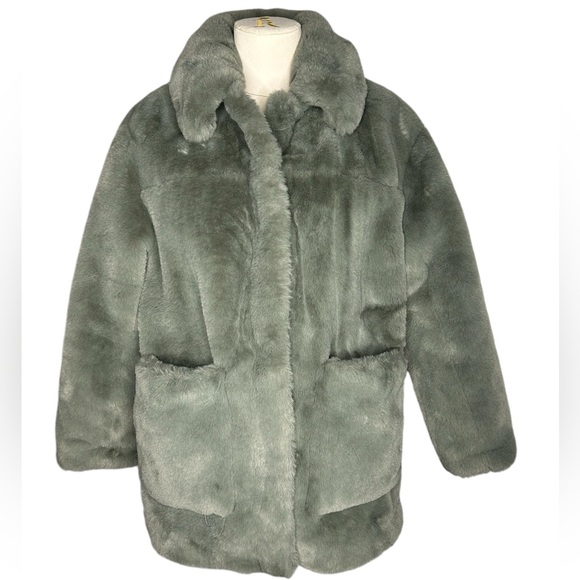 H&M faux fur teddy bear coat - Picture 1 of 11